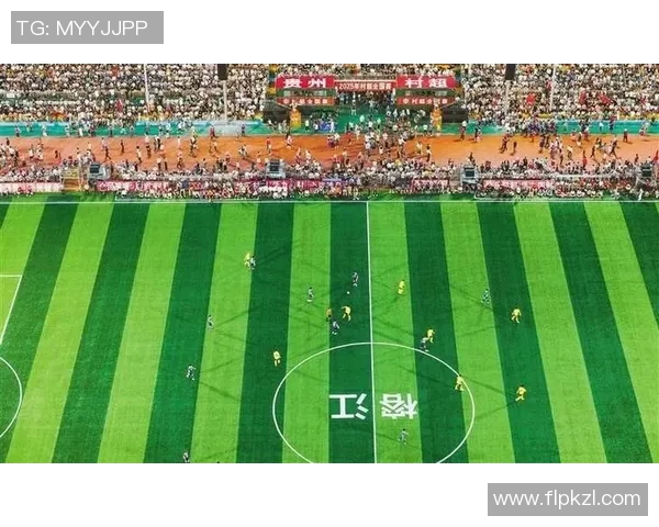 《聚焦当红足球明星走出赛场:球场外的精彩瞬间与生活探秘》 《聚焦当红足球明星走出赛场:球场外的精彩瞬间与生活探秘》