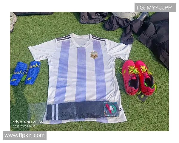 《足球球星重聚绿茵场展开冒险竞技之旅挑战梦想与友情的极限》 《足球球星重聚绿茵场展开冒险竞技之旅挑战梦想与友情的极限》