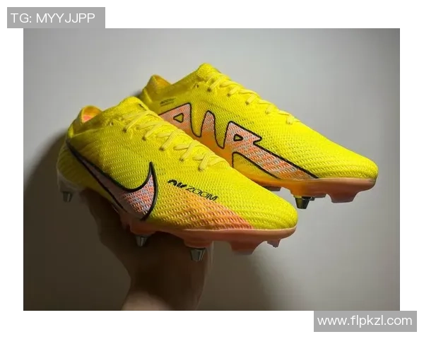 哪位足球明星推出了专为扁平足设计的足球鞋并迅速热销