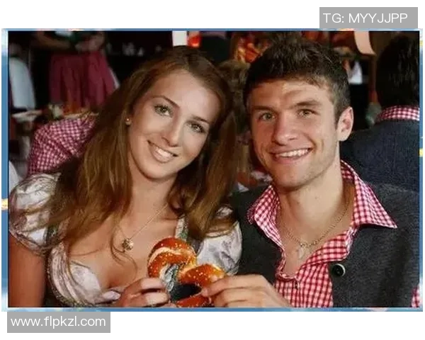 足球明星与女友的甜蜜生活揭秘 球场内外的爱与支持 足球明星与女友的甜蜜生活揭秘 球场内外的爱与支持